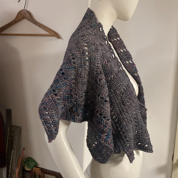 Hand crocheted purple shawl one size - Picture 2 of 3